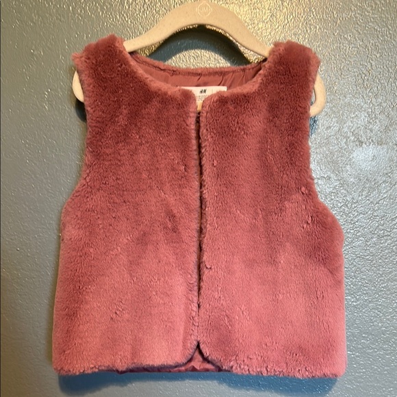 H&M Dusty Rose Faux Fur Vest - Picture 1 of 3